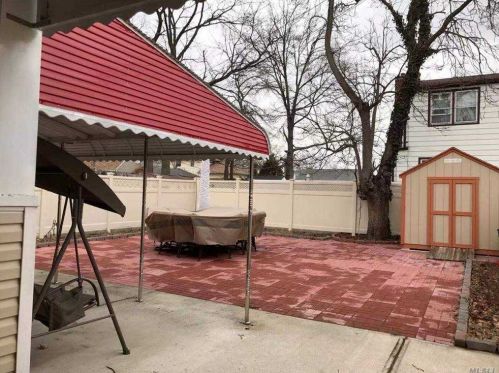 260-15 81st Ave, Floral Park, NY 11004-1405