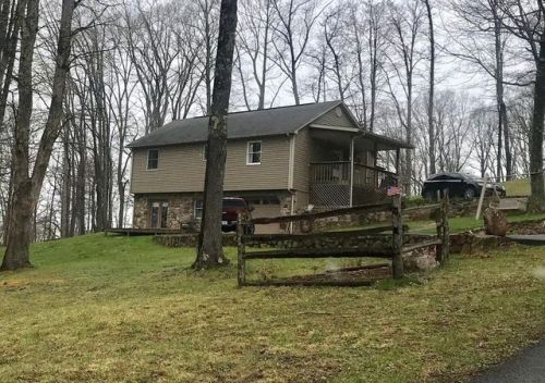 301 Paramount Dr, Tiptop, VA 24630-9352