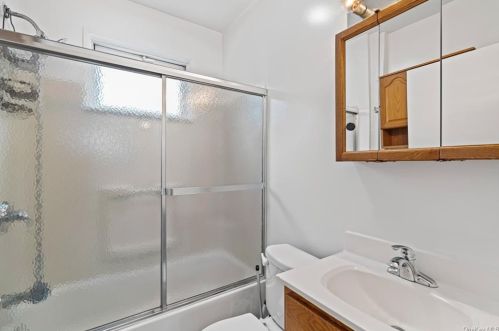 143 Chatterton Pkwy, White Plains NY  10606-2242 exterior