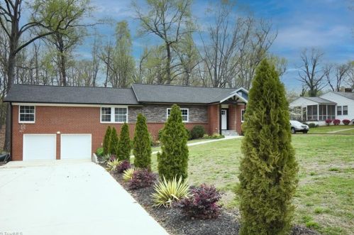 309 Holly Hill Rd, Thomasville NC  27360-5821 exterior