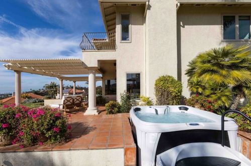 4565 Sea Bluff Cir, Carlsbad CA  92008-3671 exterior