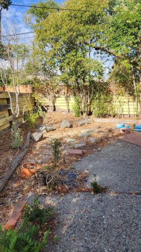 1084 Moffett Cir, Palo Alto, CA 94303-3837