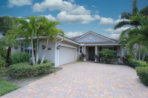 2660 Conifer Dr, Fort Pierce FL  34951-2940 exterior