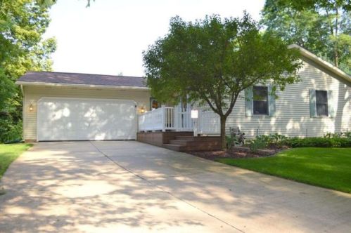 23035 Lake Shore Dr, Elkhart, IN 46514-9334