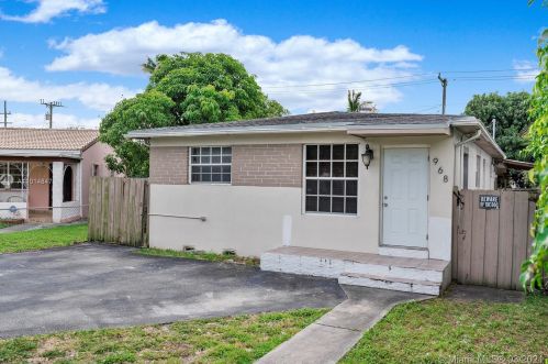 968 33rd St, Hialeah, FL 33012-5156