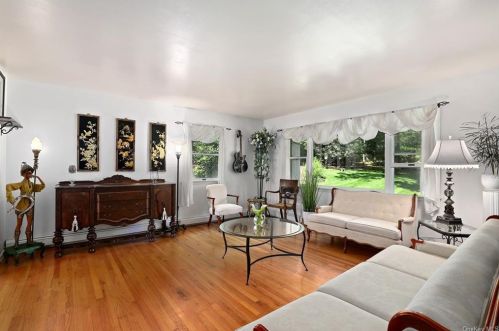 118 Oscawana Lake Rd, Tompkins Corners NY  10579-3014 exterior