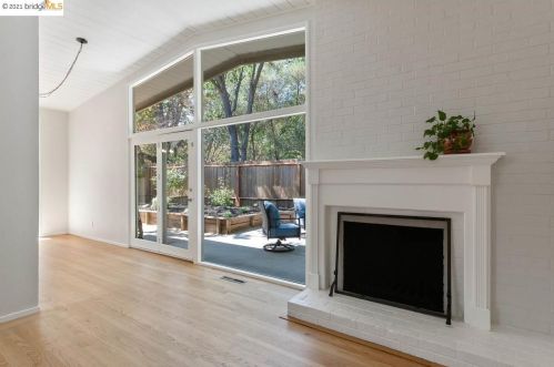 1890 Eloise Ave, Concord CA  94523-2102 exterior