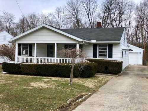 1054 Lake Dr, Chillicothe, OH 45601-1324