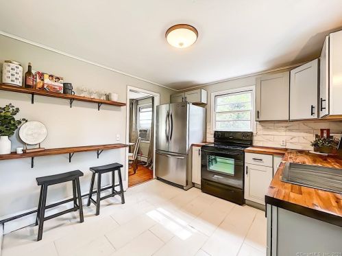 70 Ellsworth Dr, Bloomfield CT  06002-2845 exterior