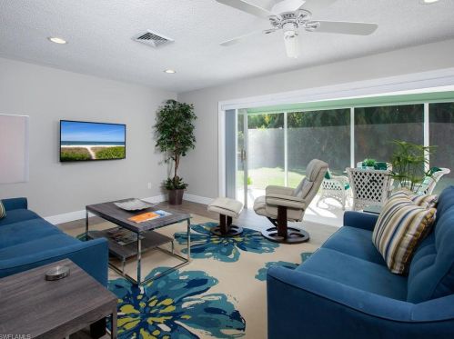 150 1st Ave, Naples FL  34102-5903 exterior