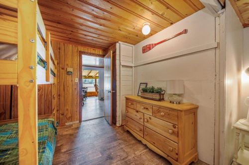 44 Roberts Cove Rd, Wakefield NH  03872-4741 exterior