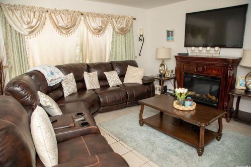 160 Allwood Ave, Central Islip NY  11722-3314 exterior