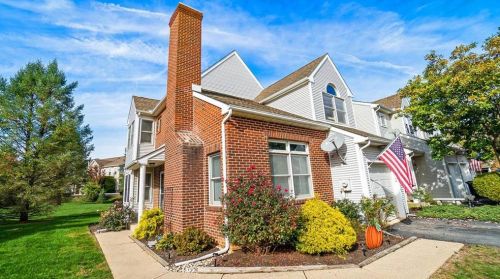 8041 Cross Creek Cir, Breinigsville PA  18031-1327 exterior