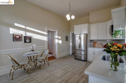 3241 Hollis St, Oakland CA 94608-2514 exterior