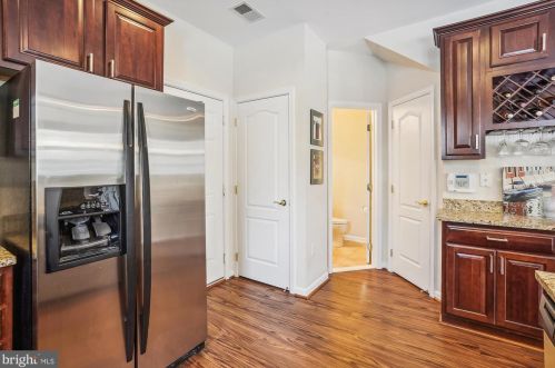 7204 Little Thames Dr, Gainesville VA  20155-4021 exterior