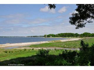 7 Spinnaker Dr, Barrington, RI 02806-2831