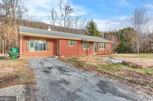 511 Mountain Rd, Water Gap, PA 17018-9412