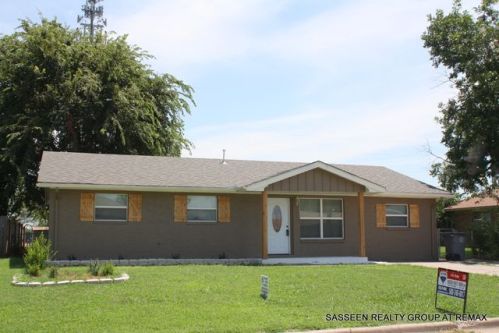 203 Angus St, Lawton, OK 73507-1404