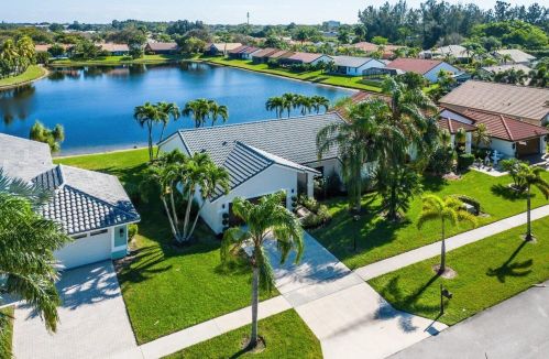 5657 Aspen Ridge Cir, Delray Beach FL  33484-2585 exterior