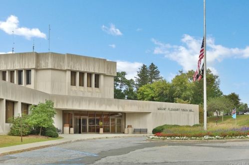 4 Eunice Ln, Thornwood NY  10594-1901 exterior