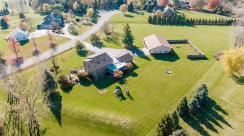 25210 Jacobs Ct, Waterford, WI 53185-4864