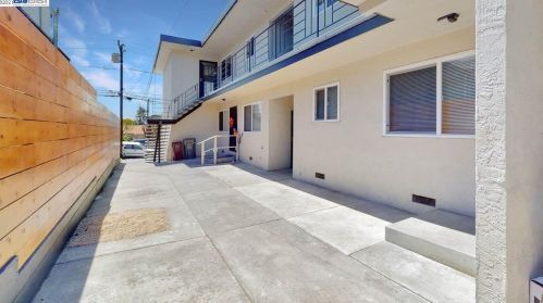 3321 64th Avenue Pl, Oakland CA  94605-6009 exterior