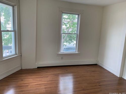 50 Manhan St, Waterbury, CT 06710-1843