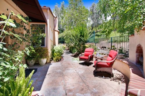 23700 Hickory Ct, Santa Clarita, CA 91354-1850