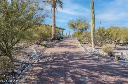 4305 Avenida Del Cazador, Tucson AZ  85718-7065 exterior