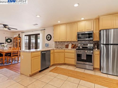 3825 Harbor St, West Pittsburg CA  94565-6106 exterior