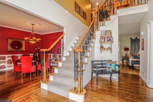 5 Druetzler Dr, Greystone Park, NJ 07950-2235