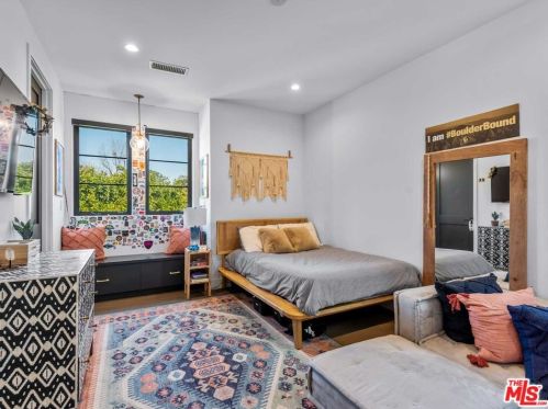 12226 Huston St, North Hollywood CA  91607-3617 exterior