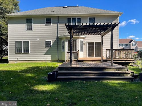 32 Pin Oak Dr, Dover DE  19904-2373 exterior