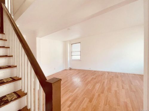 327 6th Ave, Mount Vernon NY  10550-4113 exterior