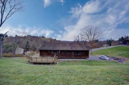 22 Panorama Dr, Patterson NY  12563-2305 exterior