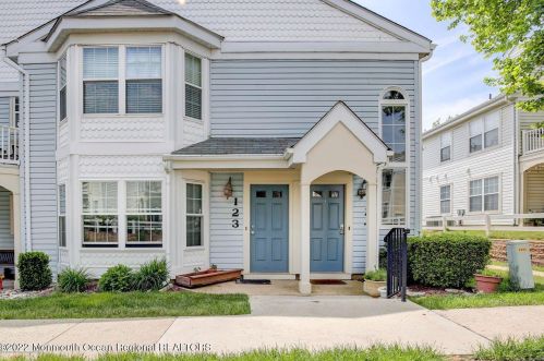 123 Hyacinth Ln, East Freehold, NJ 07728-4114