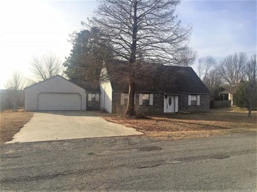 1502 3rd Ave, Warner, OK 74469-8012