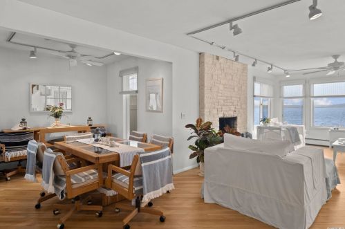 11 Argyle Dr, Northport NY  11768-1002 exterior