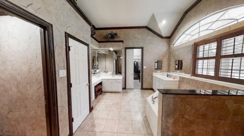 1313 Cayenne Dr, Lewisville TX  75028-3491 exterior