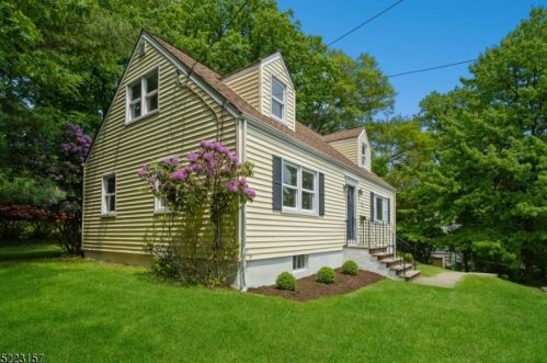 27 Dogwood Rd, Greystone Park NJ  07950-1918 exterior