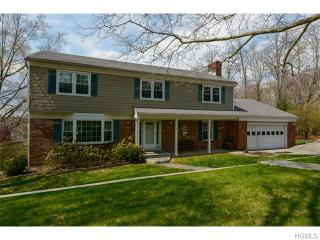 8 Ilana Ln, Thornwood, NY 10594-2001