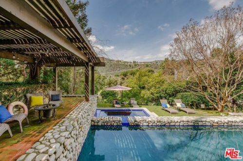 3271 Buckingham Rd, Glendale, CA 91206-1408