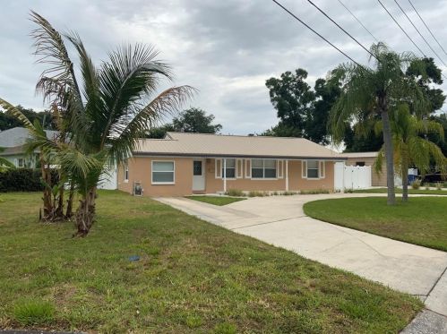 4031 Bay St, Saint Petersburg, FL 33703-5829