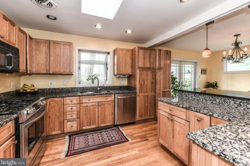 2542 Hillsman St, Falls Church VA  22043-3311 exterior