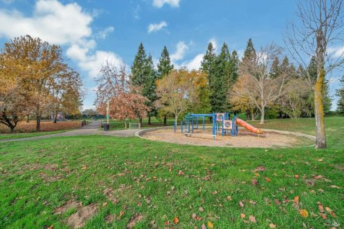 1642 Yardley St, Santa Rosa CA 95403-2390 exterior