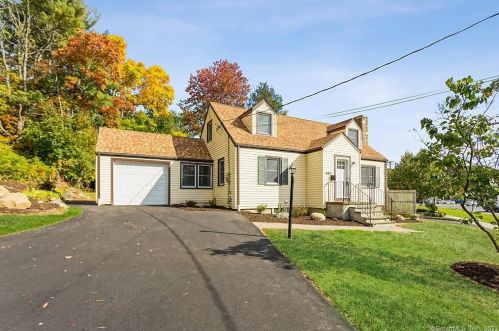 443 Broadbridge Rd, Bridgeport, CT 06610-1124