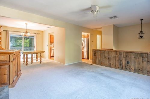 4 Linda Ln, Bethel, CT 06801-1635
