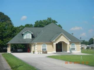 8333 River Rd, Westwego, LA 70094-2319