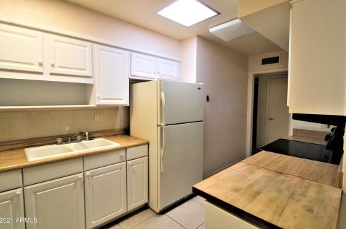 17222 Foothills Dr, Sun City, AZ 85373-2154