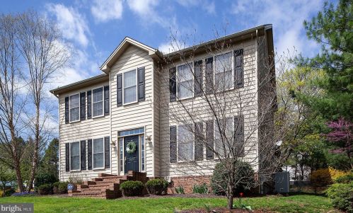 5470 Wertzville Rd, West Enola, PA 17025-1145